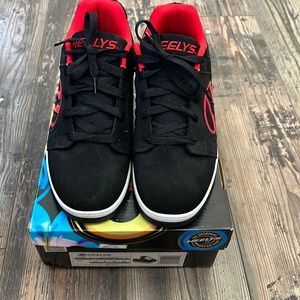 Like new ‘Heelys’ voyager in black/red in Men size 10